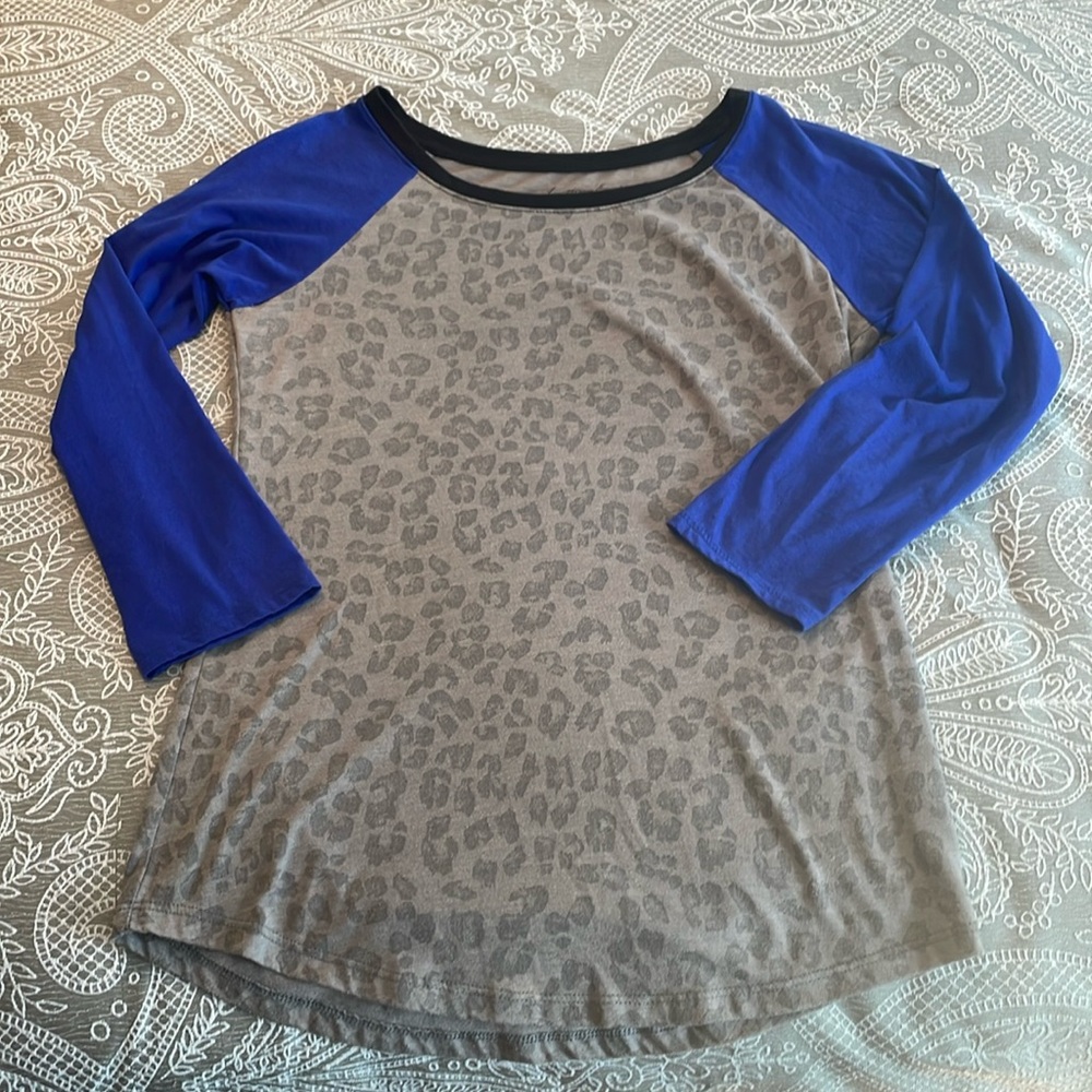 American Eagle woman’s shirt